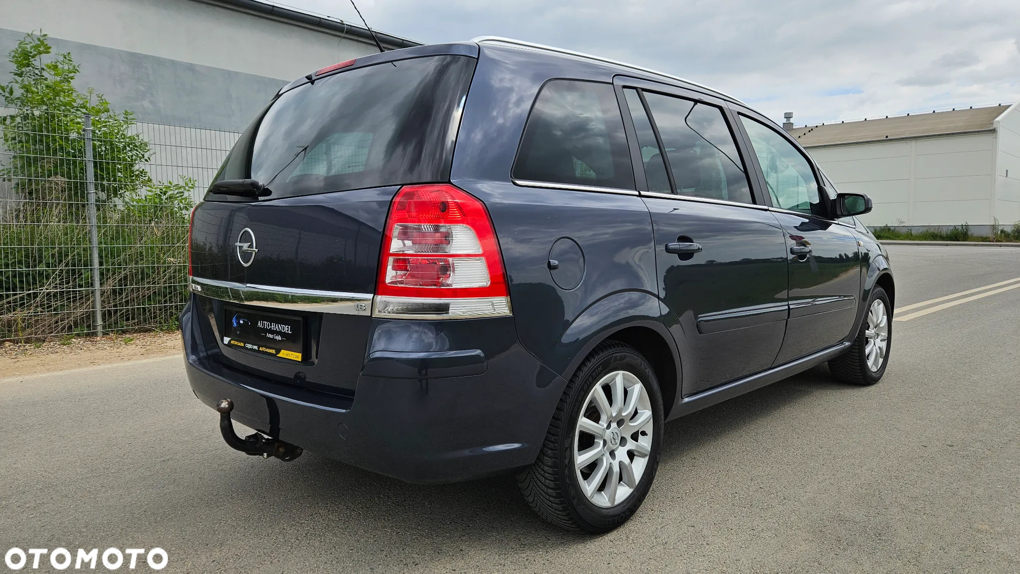 Opel Zafira 1.8 Cosmo - 9