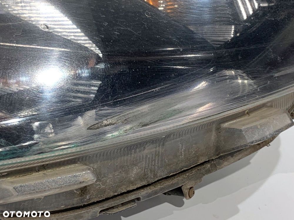 REFLEKTOR PRAWY PRZÓD  MAZDA 2 (DE_, DH_) 2007 - 2015 1.3 (DE3FS) 63 kW [86 KM] benzyna 2007 - 2015 - 2