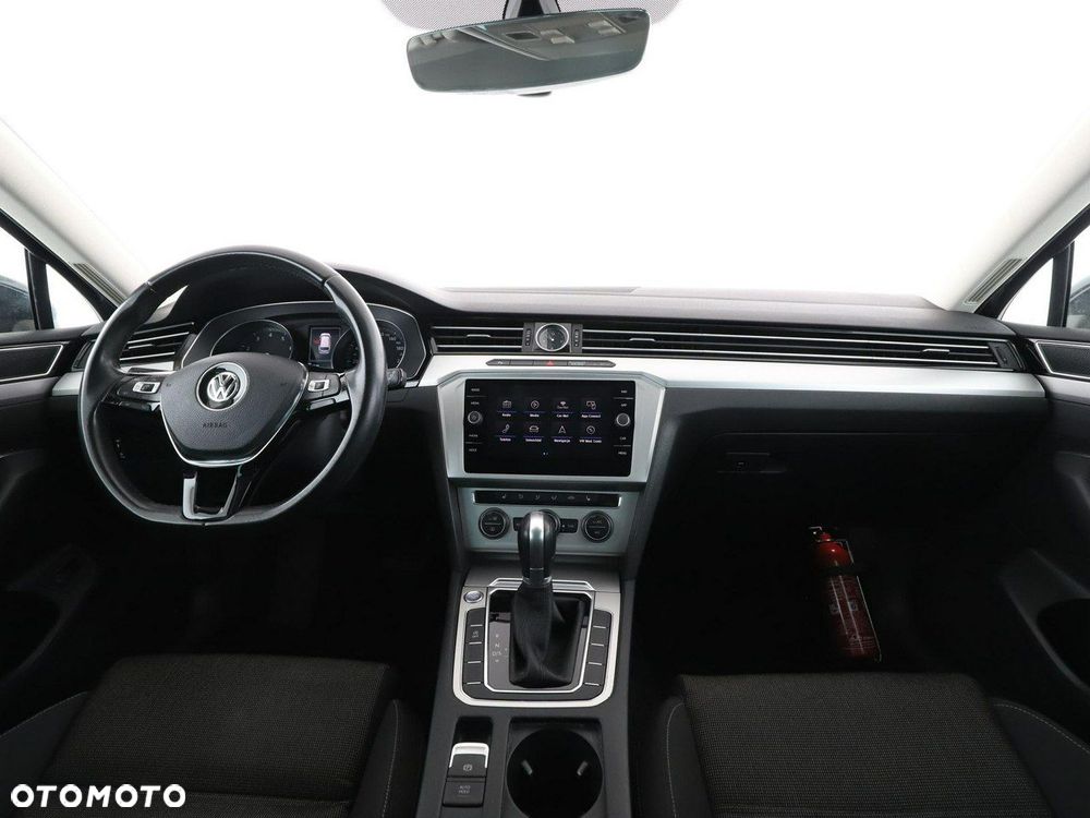 Volkswagen Passat - 16