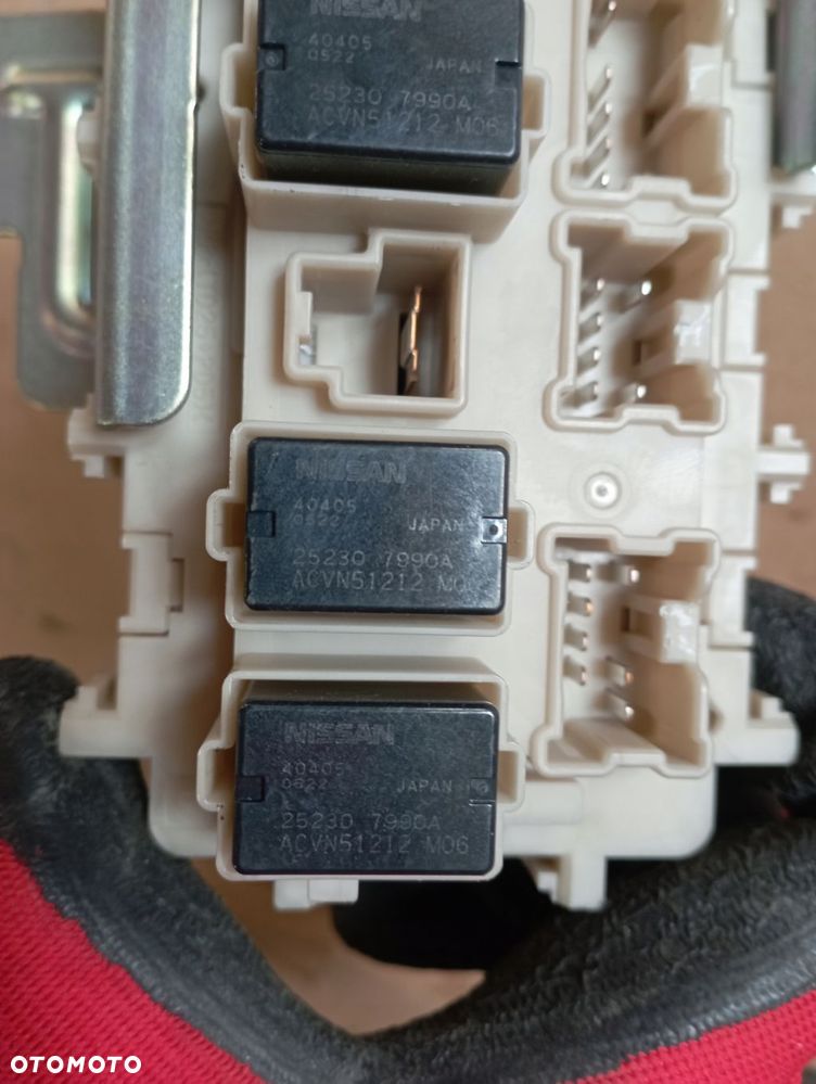 NISSAN QASHQAI II 2 SKRZYNKA BEZPIECZNIKÓW 252307990A - 3