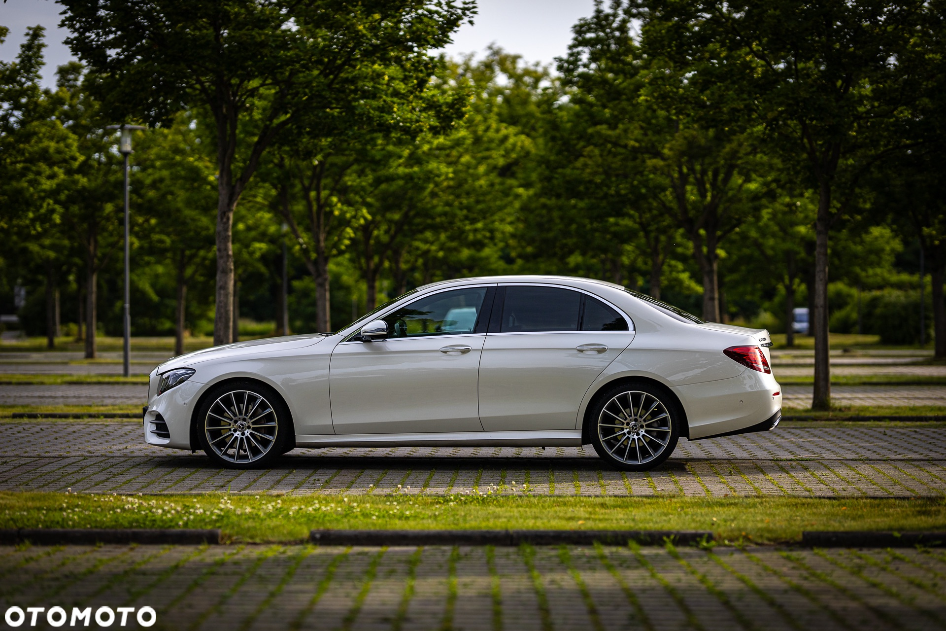 Mercedes-Benz Klasa E 220 d 4-Matic 9G-TRONIC - 5