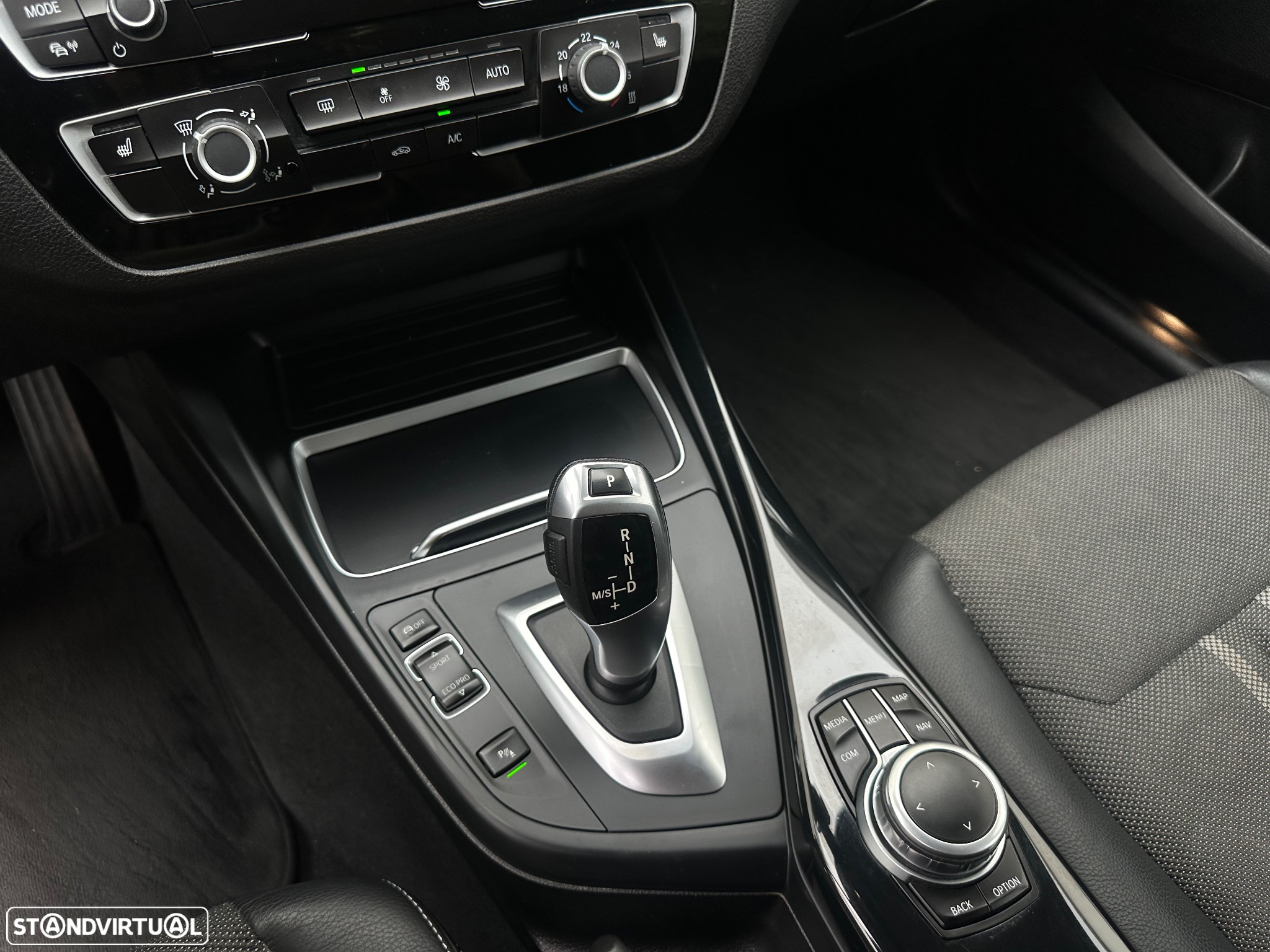 BMW 118 i Aut. Advantage - 18
