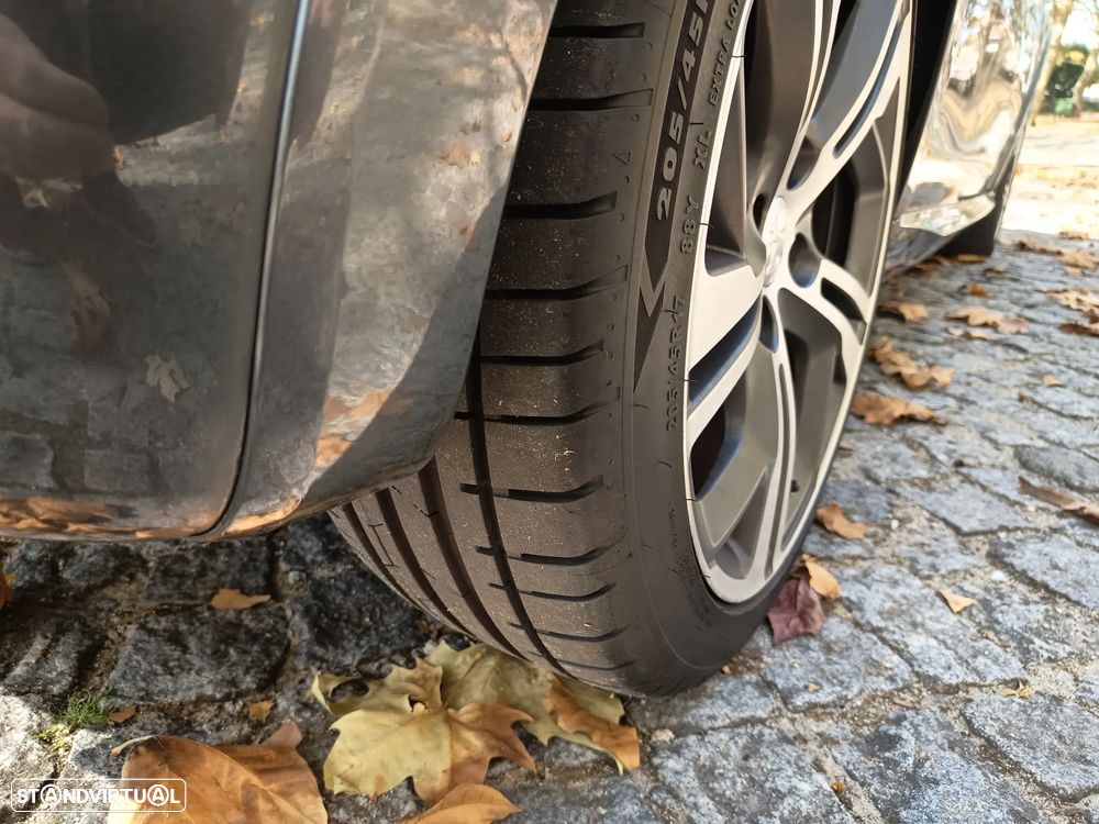 Peugeot 208 GTI 200 THP - 23