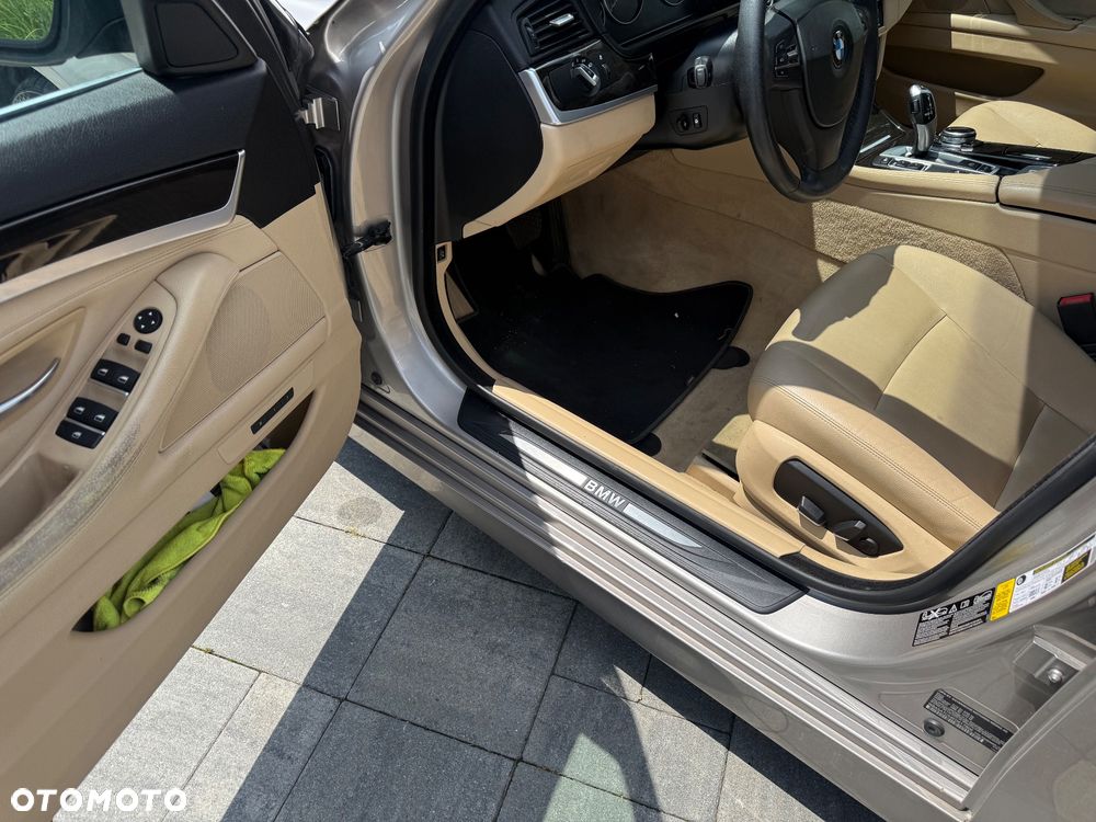 BMW Seria 5 528i xDrive Sport-Aut Luxury Line - 15