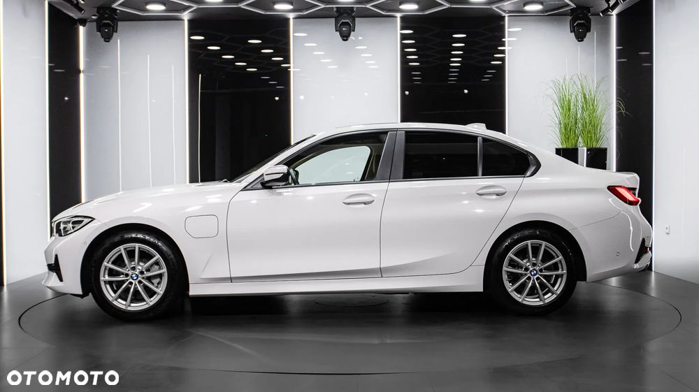 BMW Seria 3 330e Sport - 6