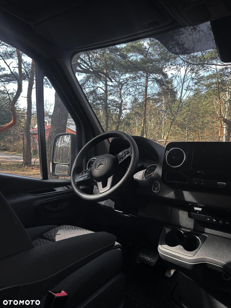 Mercedes-Benz Sprinter - 2