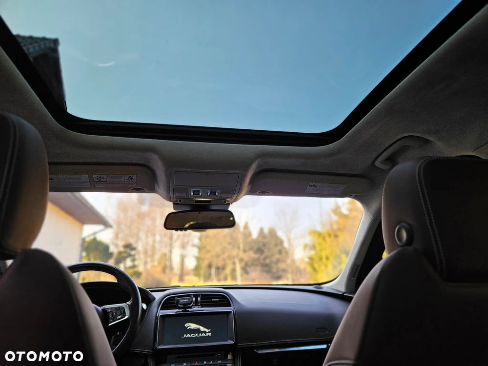 Jaguar F-Pace S AWD - 23