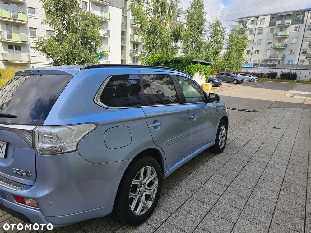 Mitsubishi Outlander PHEV Instyle NAVI + - 5