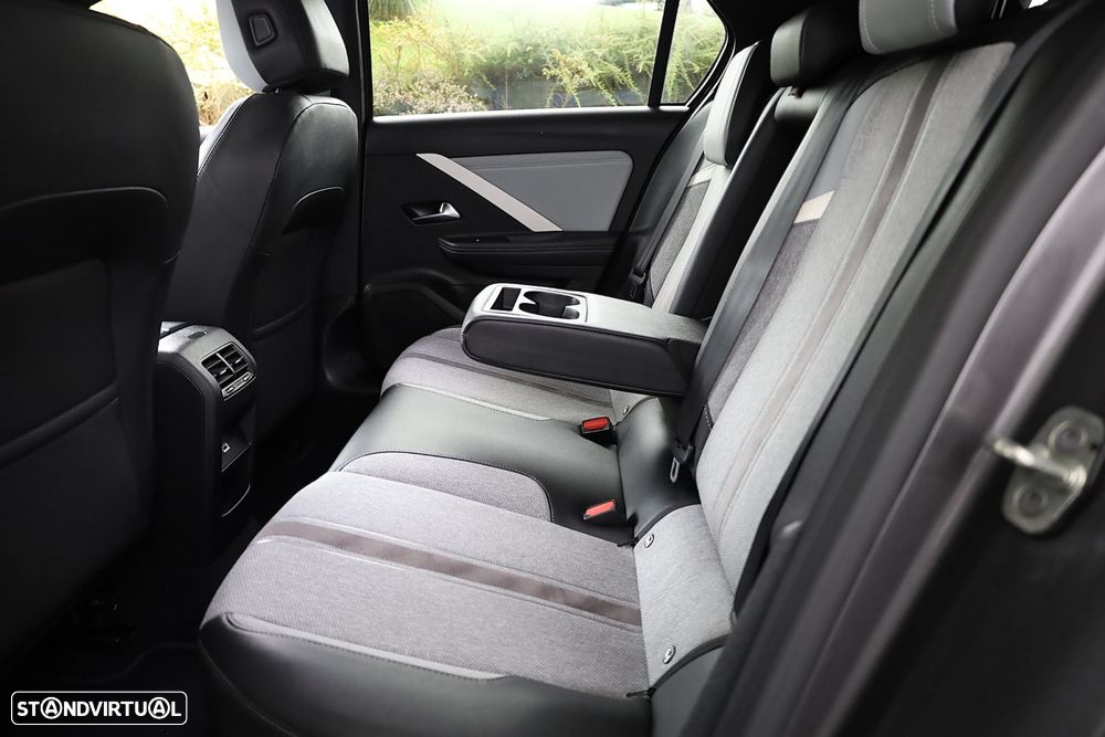 Opel Astra 1.2 T Elegance - 47