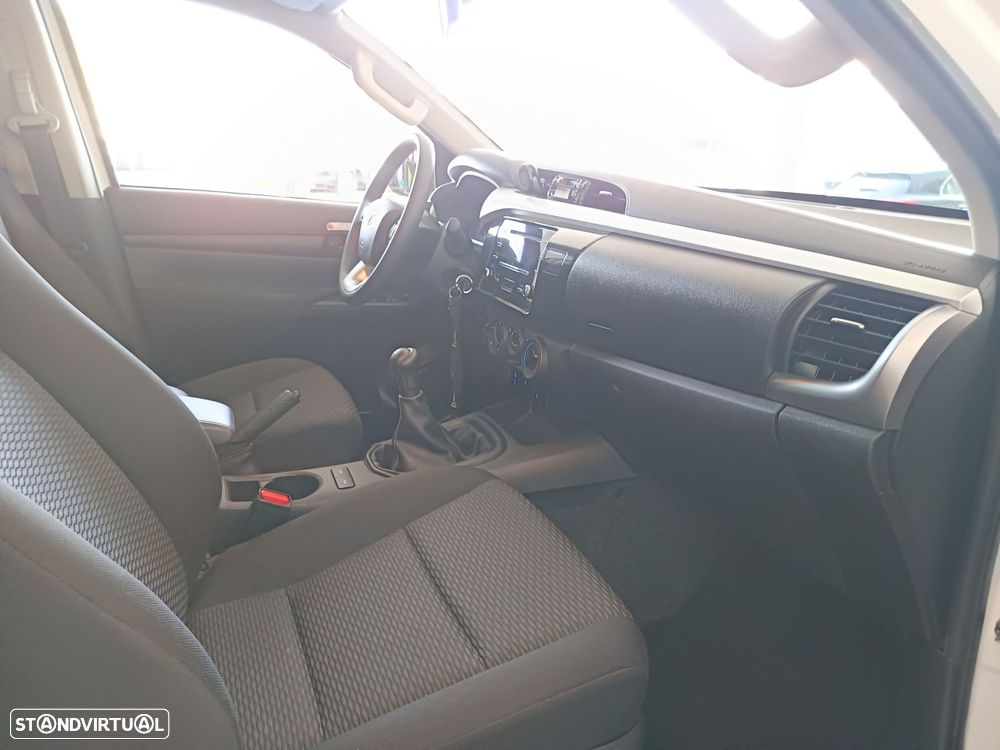 Toyota Hilux 2.4 D-4D 4WD CD CM - 21