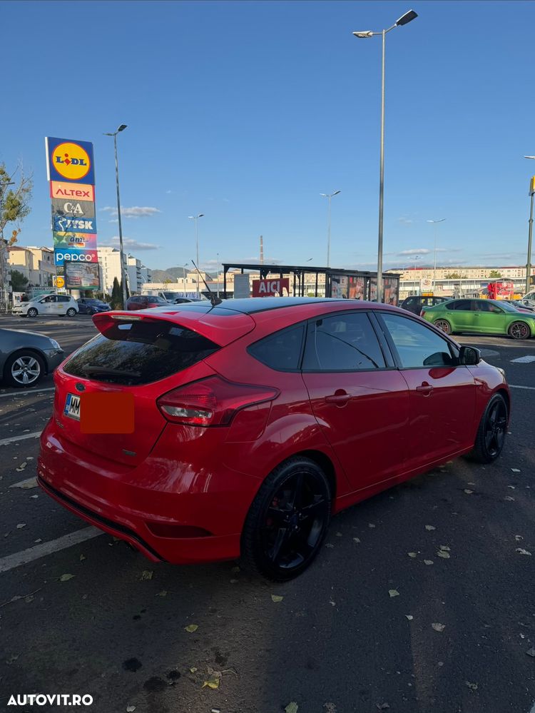Ford Focus 1.5 EcoBoost ST-Line - 6