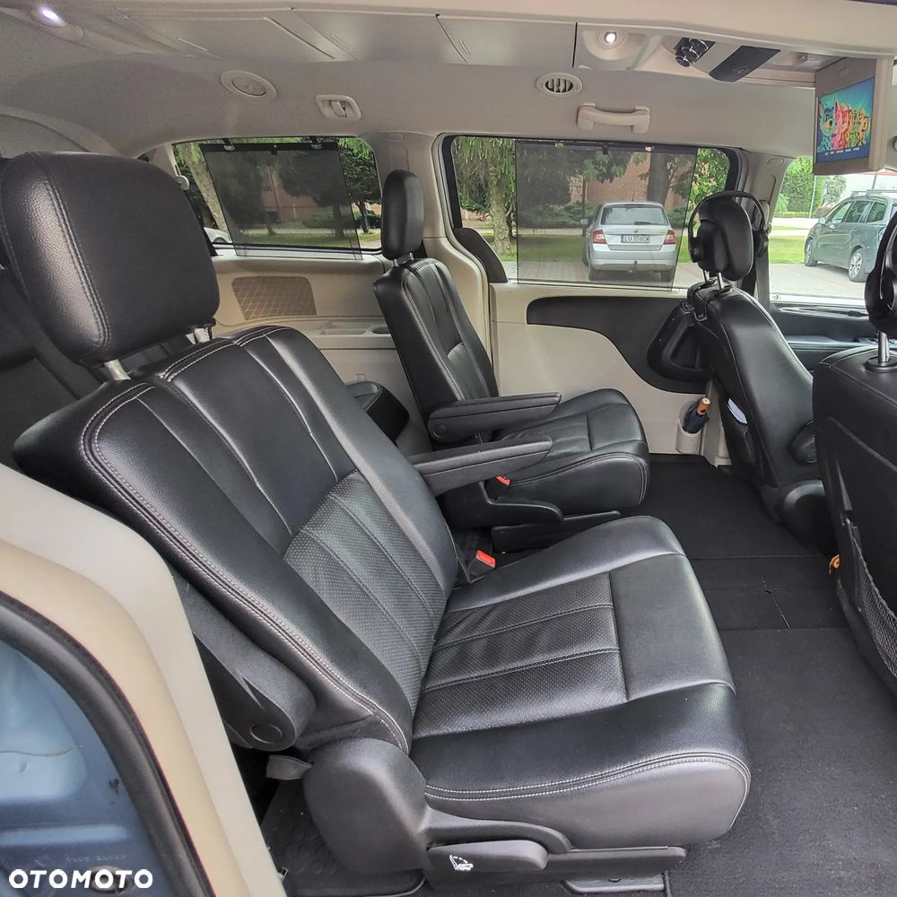 Chrysler Town & Country 3.6 Limited - 7