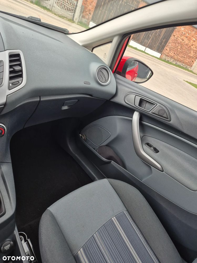 Ford Fiesta - 12