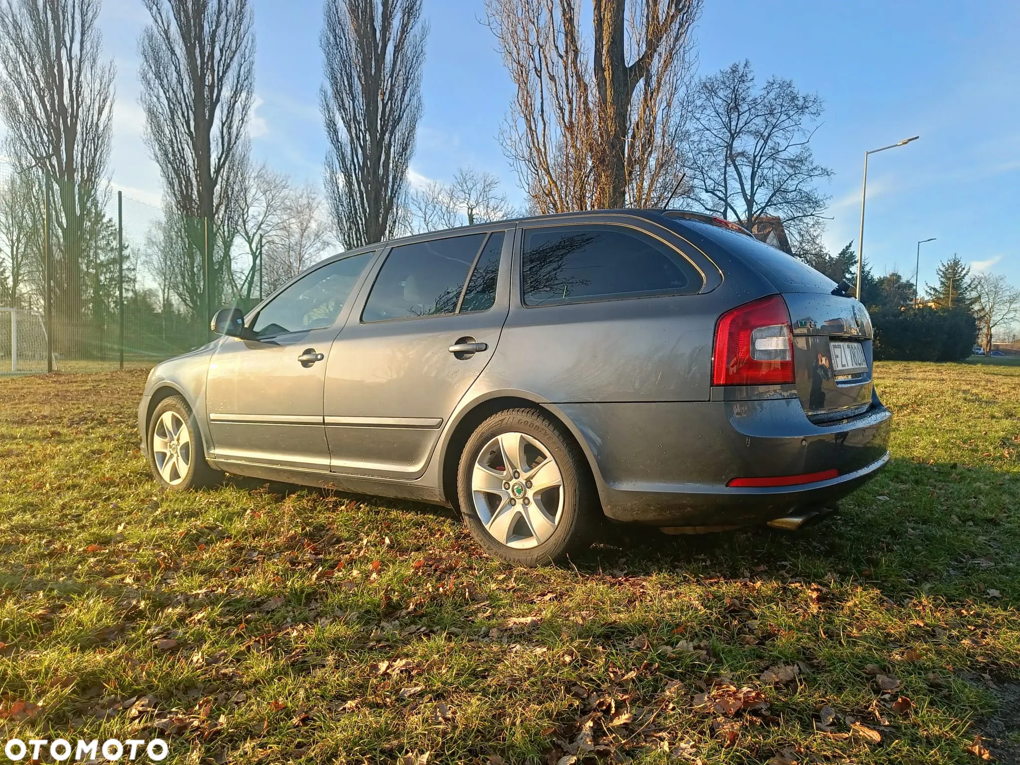 Skoda Octavia Combi 2.0 TDI DPF DSG RS - 7