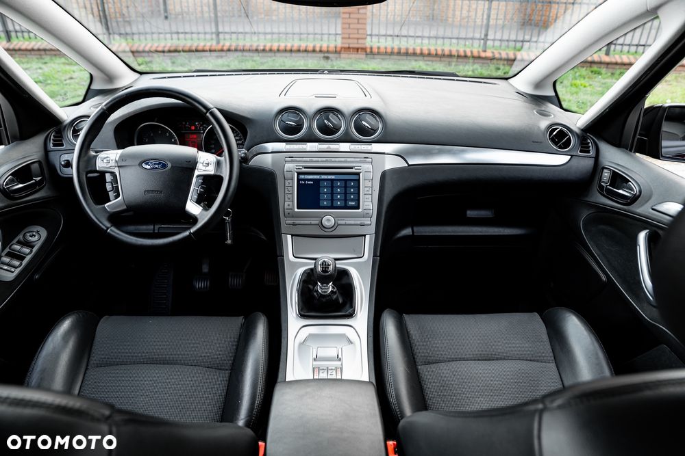 Ford S-Max 2.5 Titanium - 25
