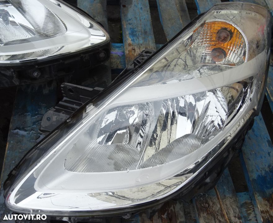 Far stanga Renault Clio 3 din 2011 volan pe stanga - 1