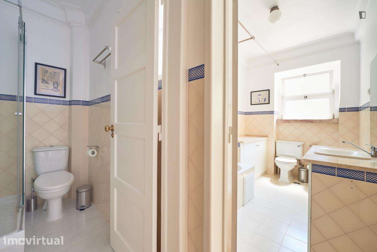 Quarto - localizado em São Sebastião Lisbon - Grande imagem: 3/24