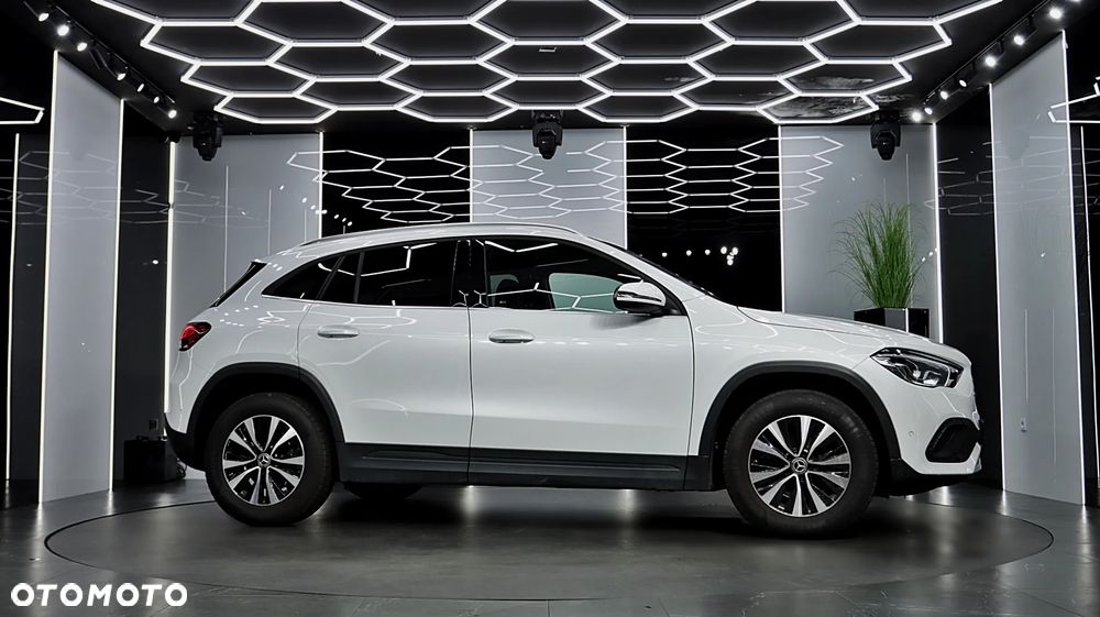 Mercedes-Benz GLA 200 Progressive - 11