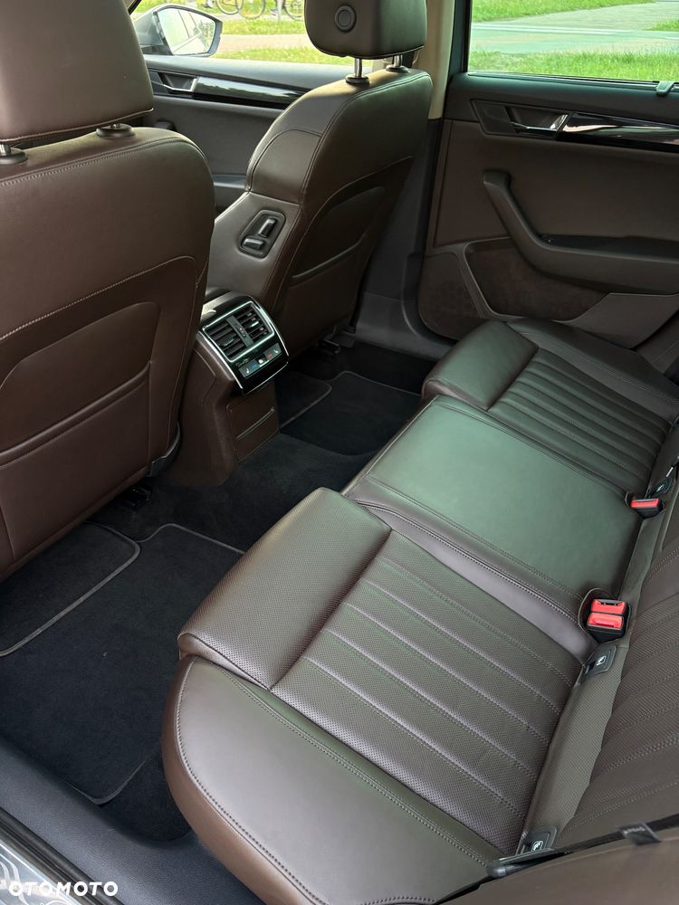 Skoda Superb 2.0 TDI Premium Edition - 20