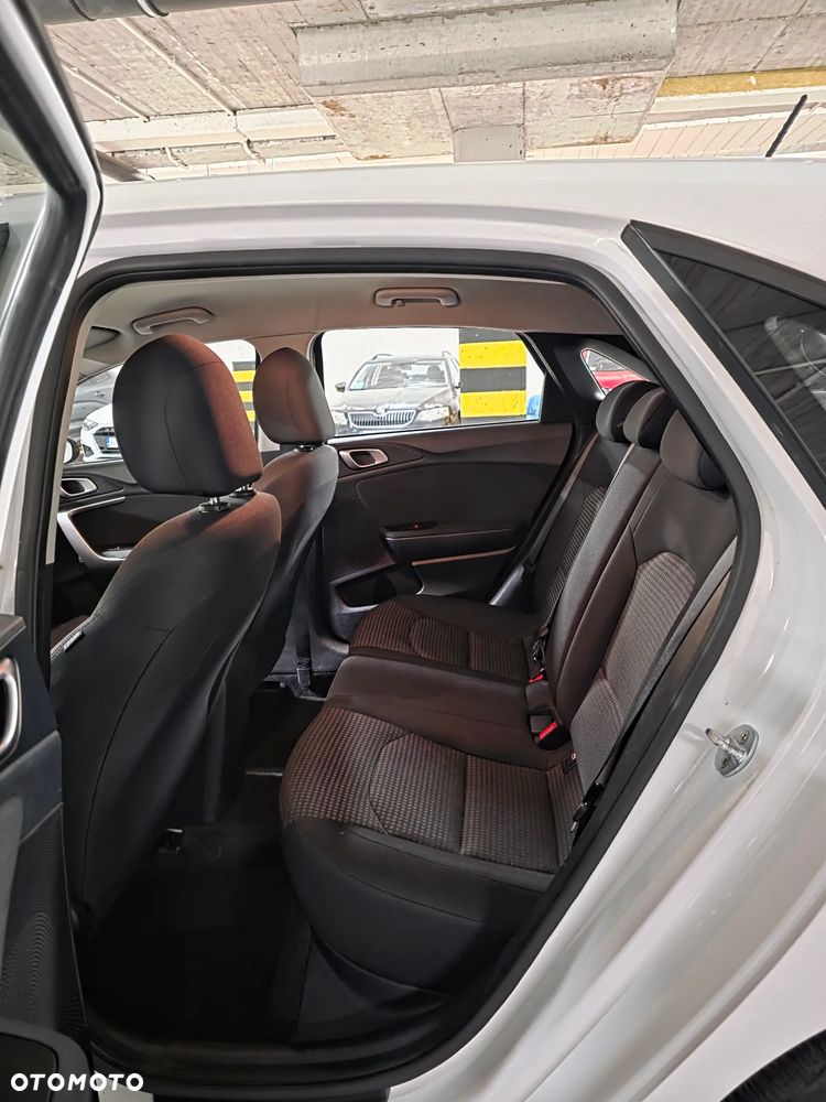 Kia Ceed 1.4 M - 11