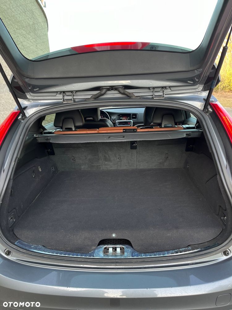Volvo V60 D6 AWD Plug-in Hybrid R-Design Summum - 10