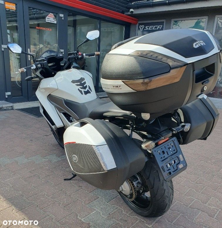 Honda VFR - 4