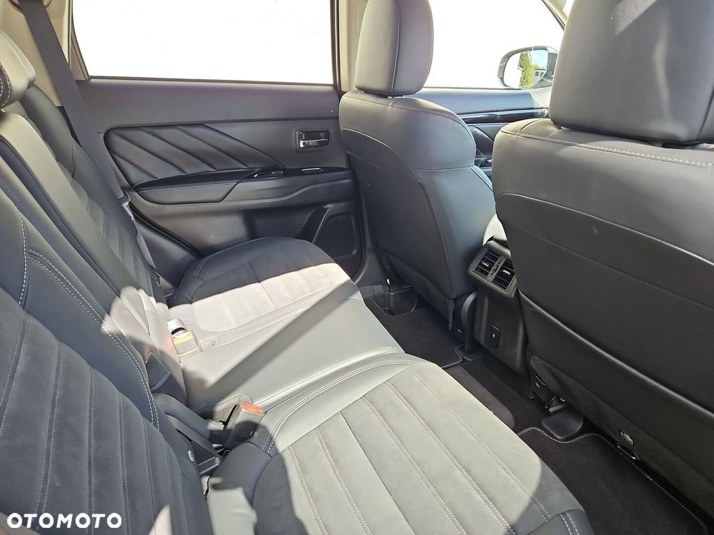 Mitsubishi Outlander - 22