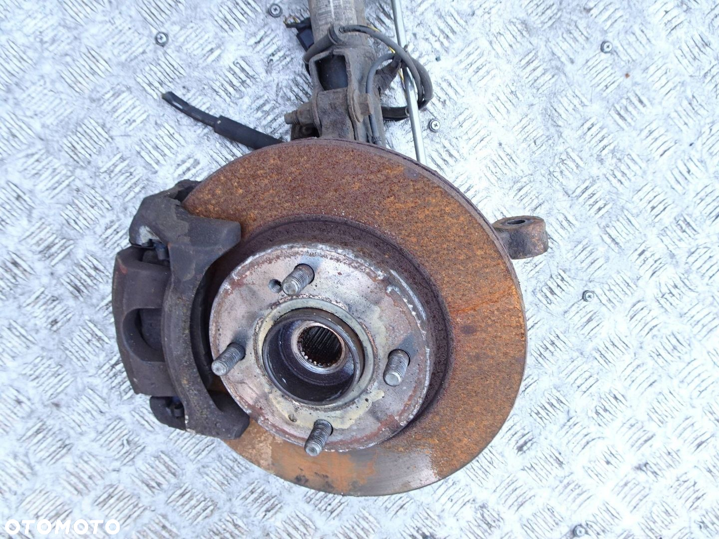 Zwrotnica kolumna LEWA Ford Fiesta MK7 1.4 TDCI - 2