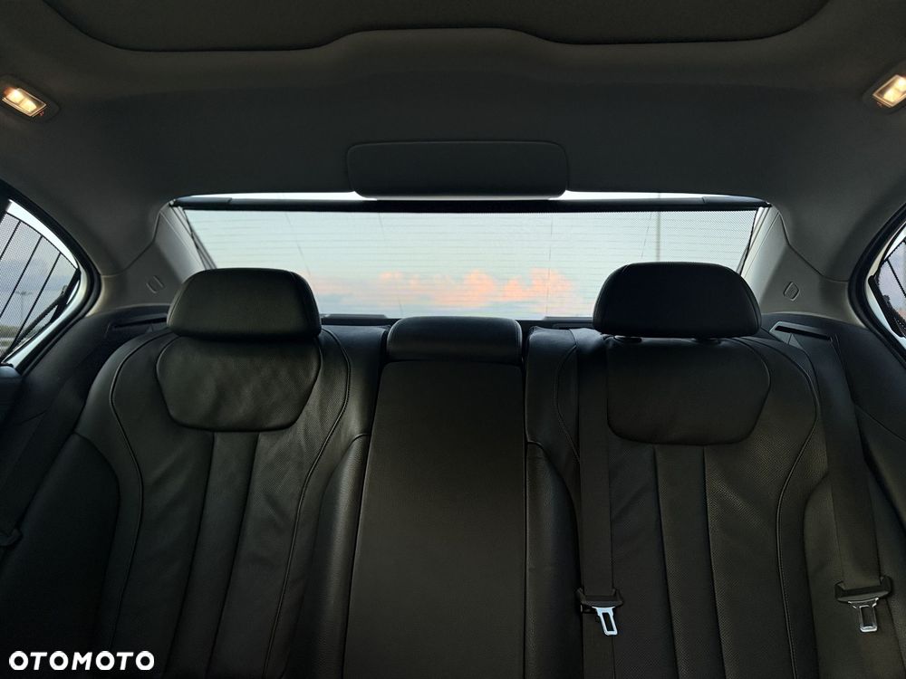 BMW Seria 7 740Li xDrive - 32