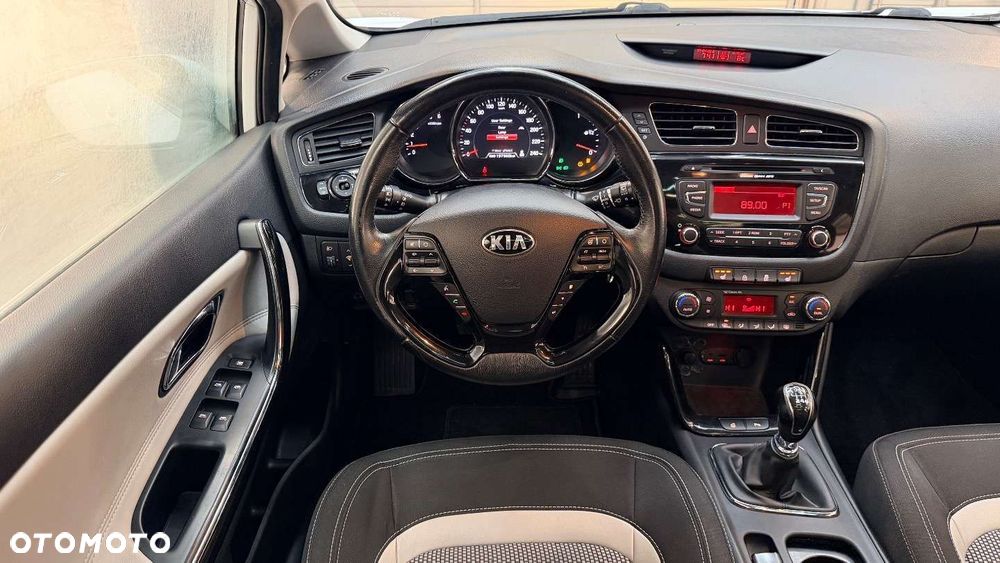 Kia Ceed - 26