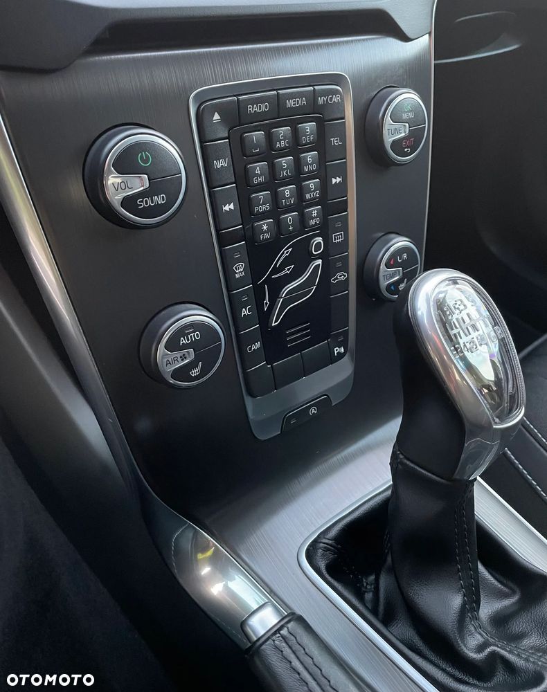 Volvo V40 D3 Momentum - 9