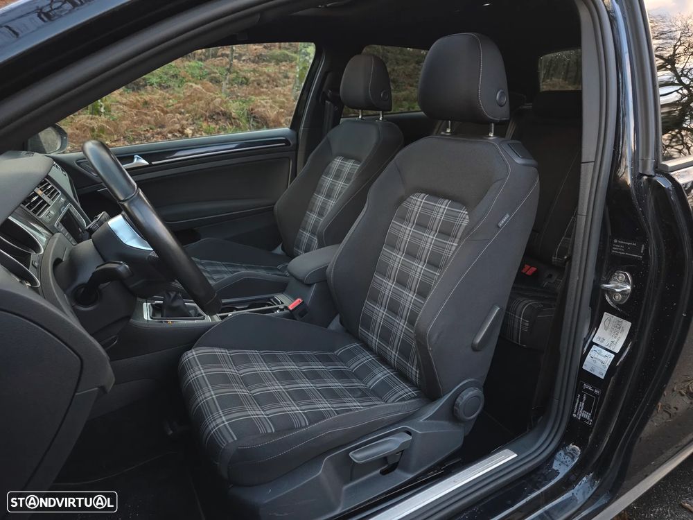 VW Golf GTD (BlueMotion ) - 12