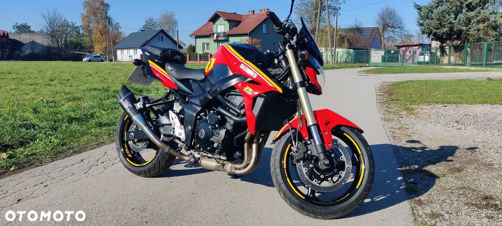 Suzuki GSR - 7