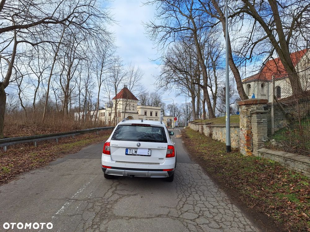 Skoda Octavia Combi 2.0 TDI 4x4 Scout - 3