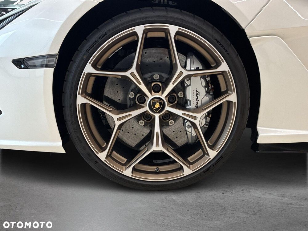Lamborghini Revuelto - 21