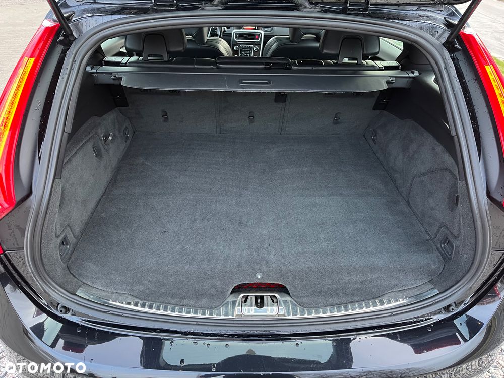 Volvo V60 D6 AWD Plug-in Hybrid R-Design Summum - 25