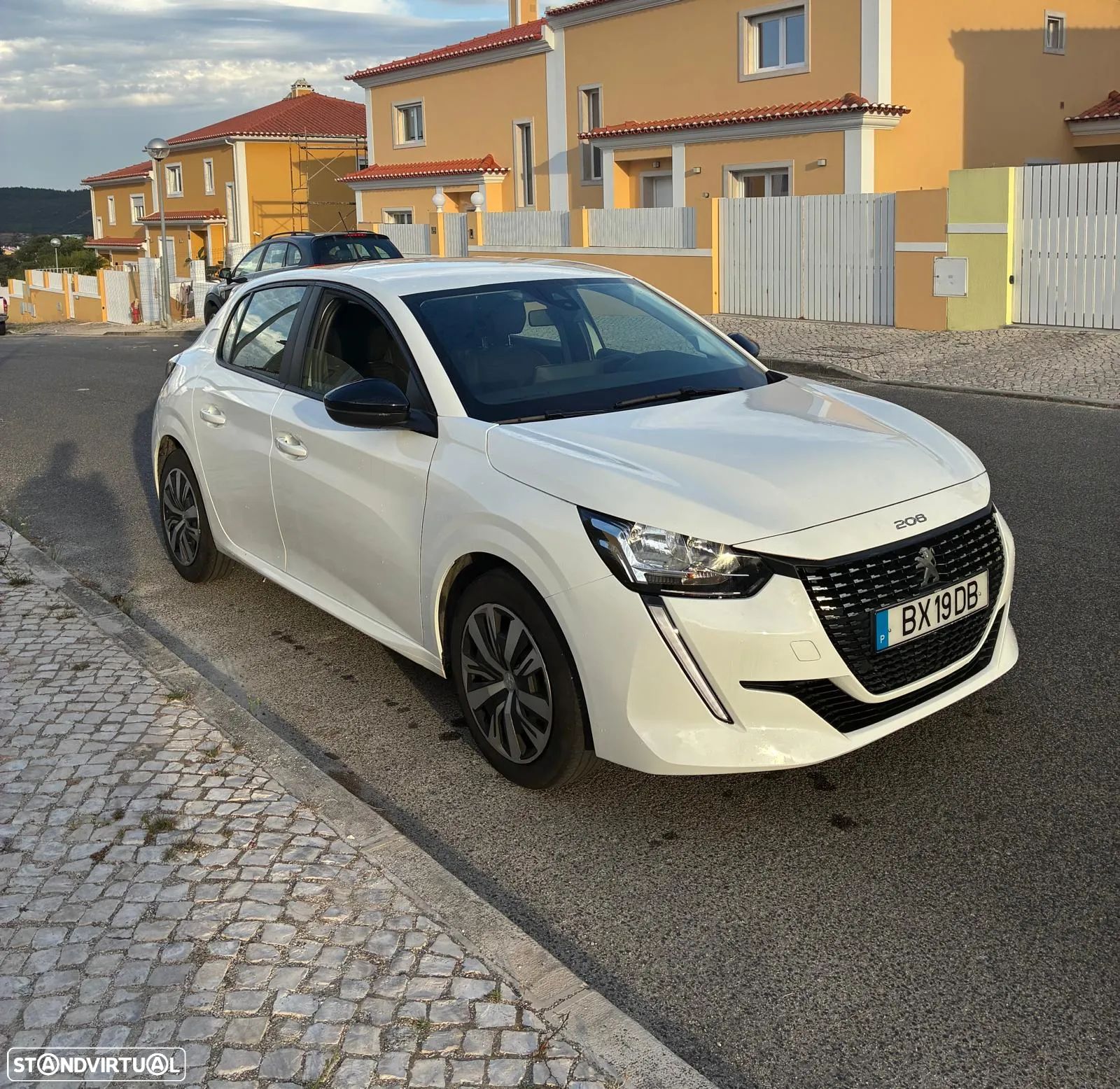 Peugeot 208 - 1