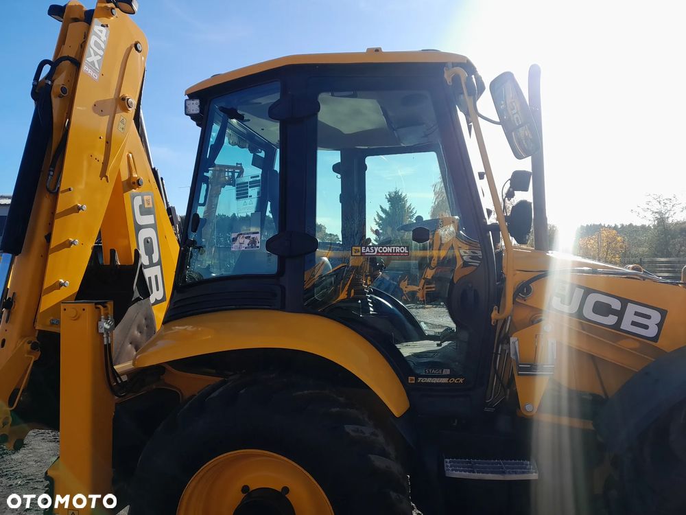 JCB JCB 4CX AEC  2022r - 11