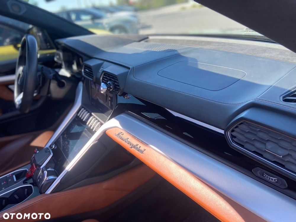 Lamborghini Urus Standard - 25