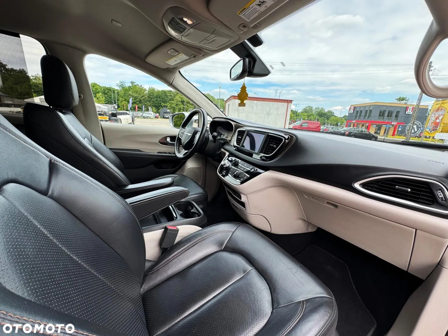 Chrysler Pacifica - 6