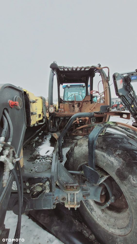 Spalona ładowarka New Holland TH 6.32 na części - 5