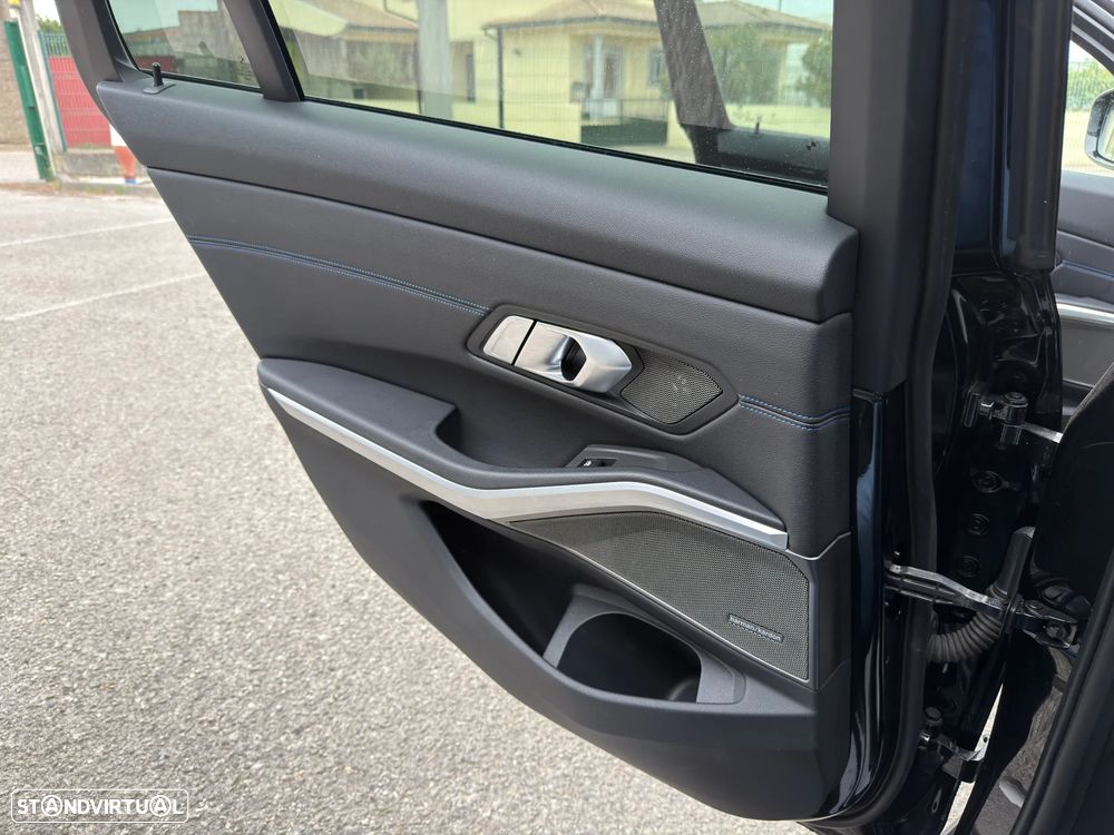 BMW 330 e Pack 50 anos M Auto - 27