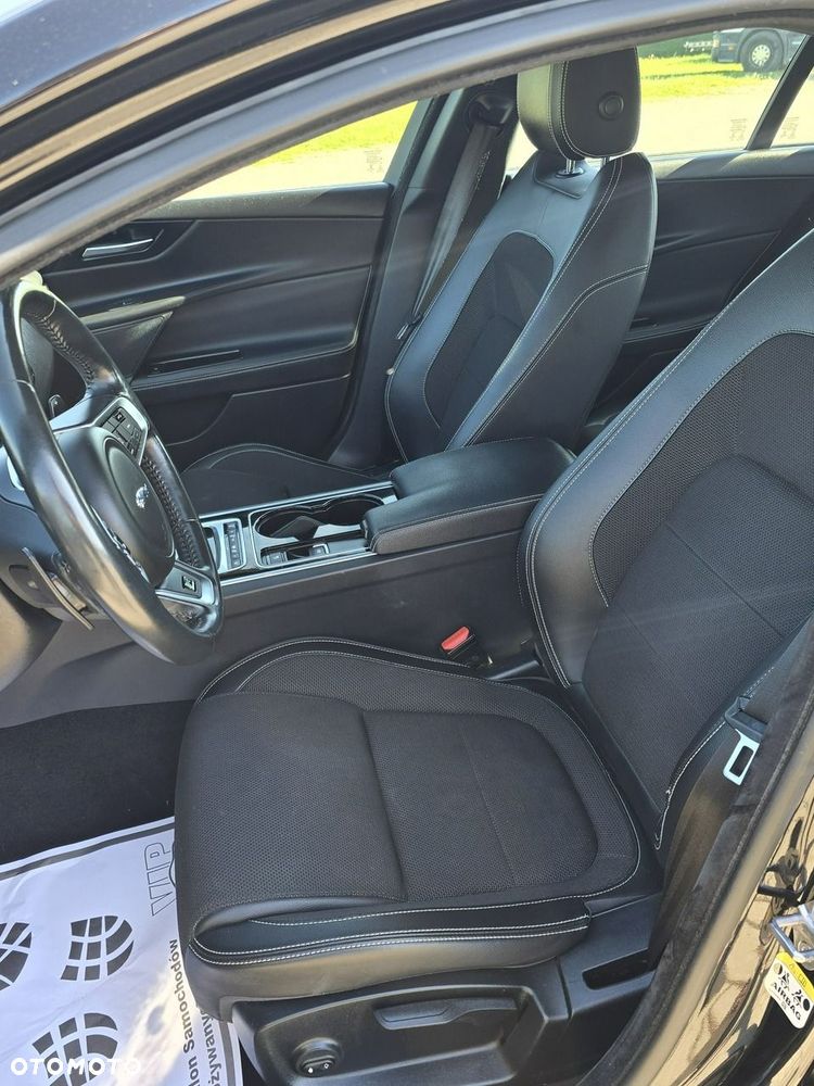 Jaguar XE - 17