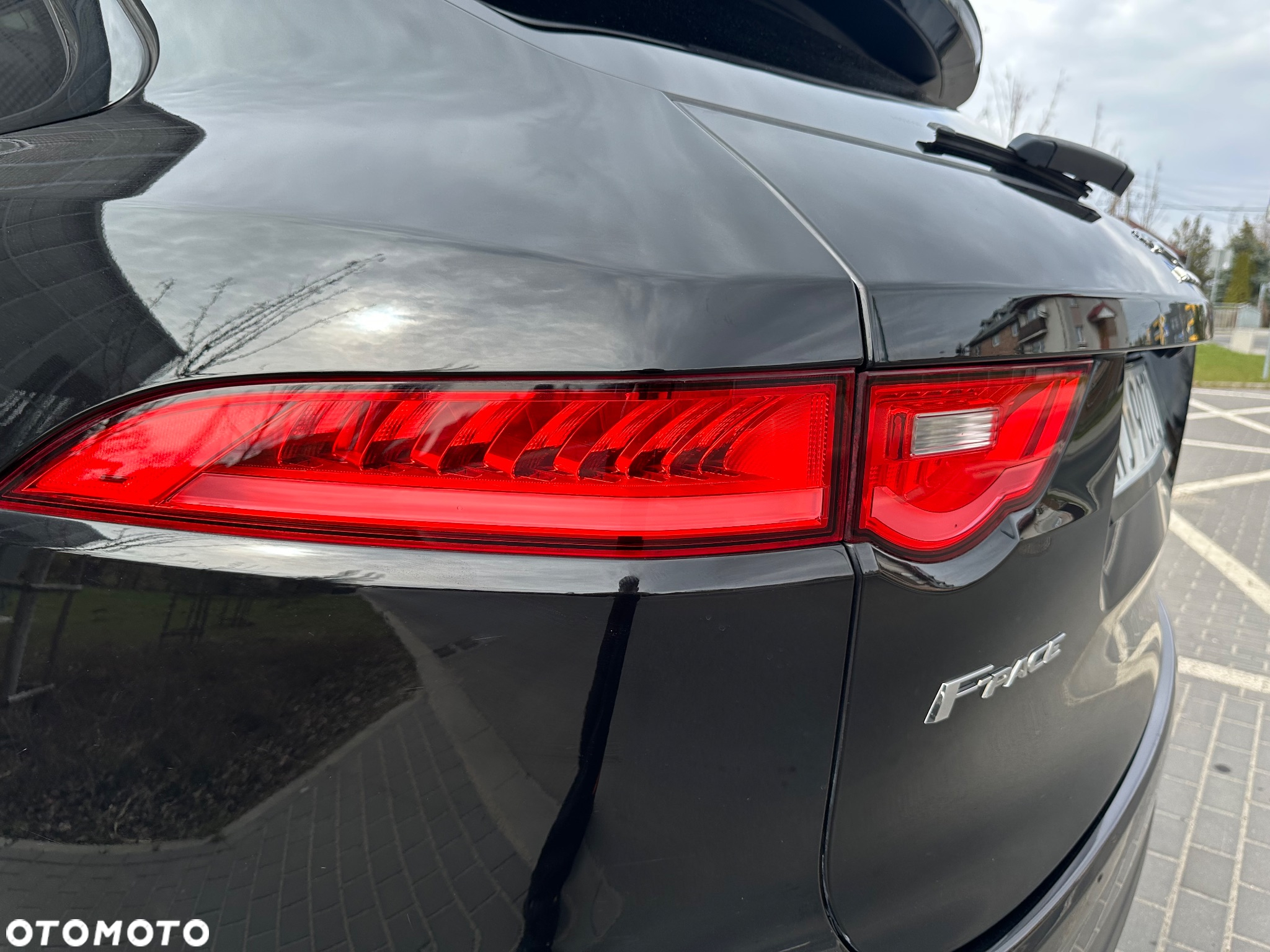 Jaguar F-Pace 2.0 i4D AWD R-Sport - 34