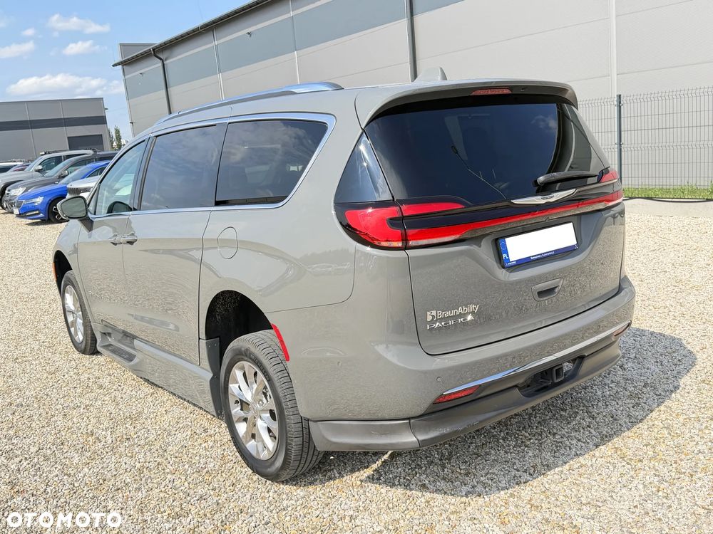 Chrysler Pacifica - 4