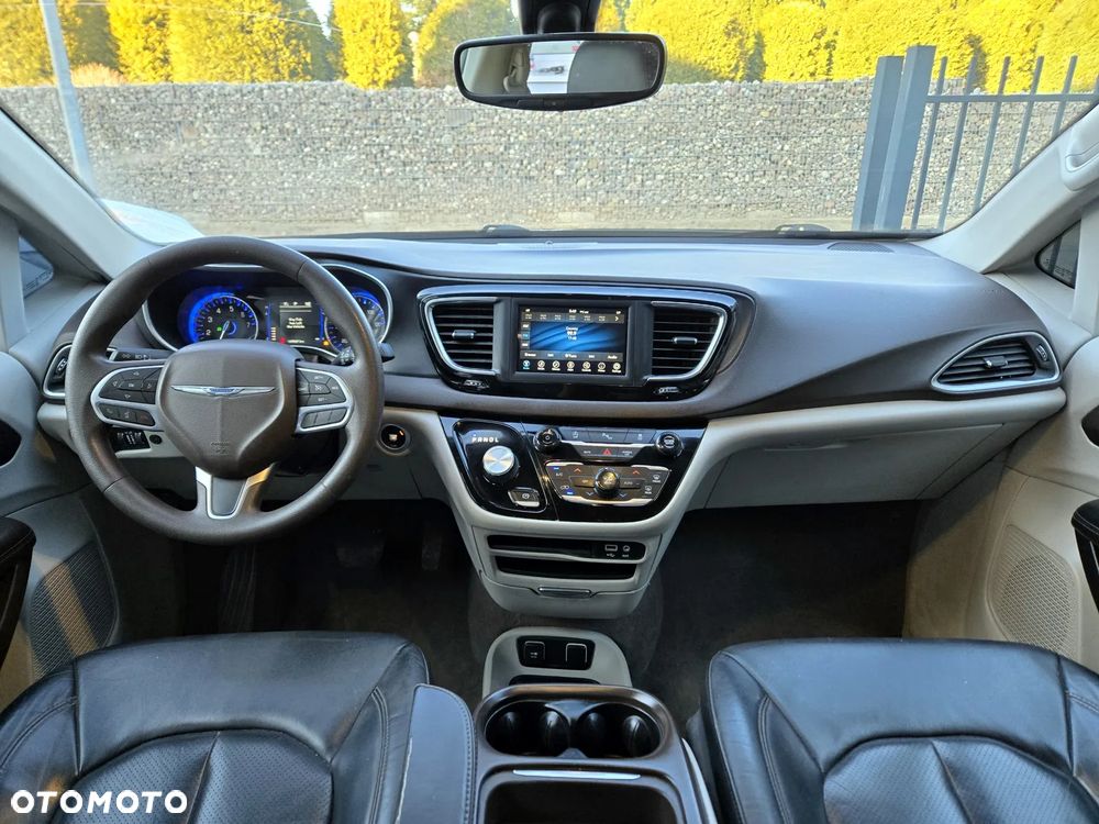 Chrysler Pacifica - 5