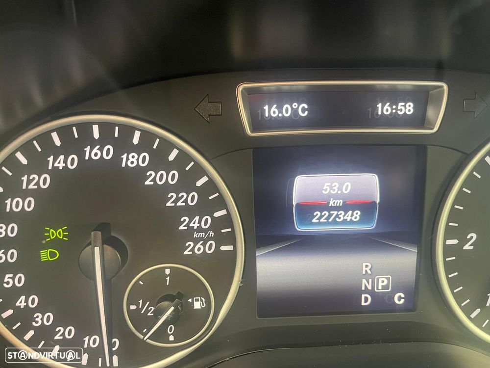 Mercedes-Benz GLA 180 - 7