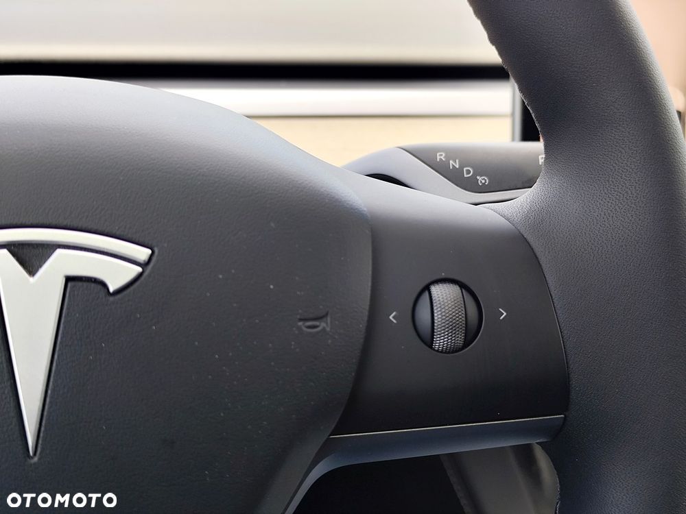 Tesla Model Y RWD - 16