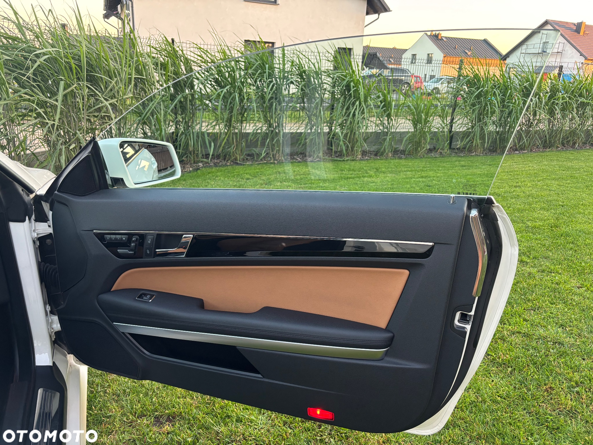 Mercedes-Benz Klasa E 250 CGI Coupe BlueEFFICIENCY Automatik Avantgarde - 28