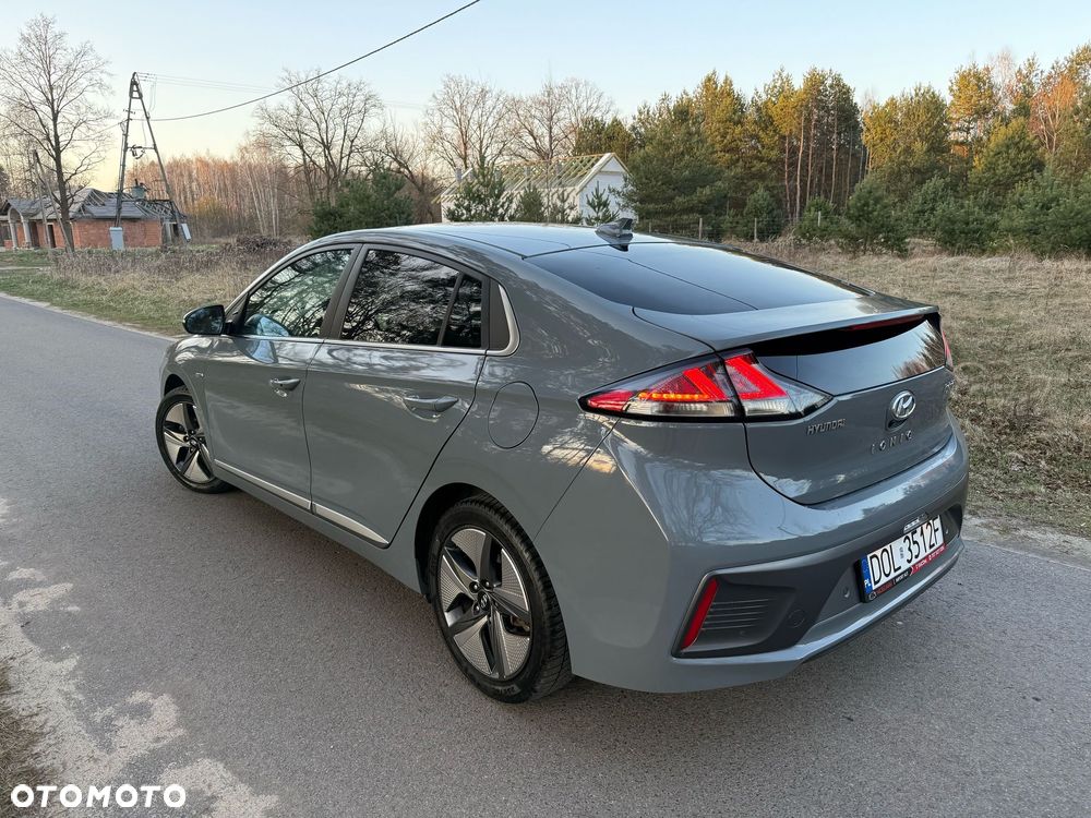 Hyundai IONIQ hybrid Business - 10